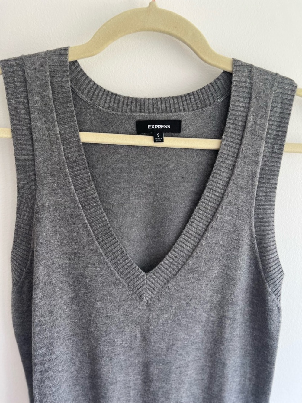 Express Charcoal Gray V-Neck Knit Sweater Vest | Women’s (S) - Picture 2 of 5